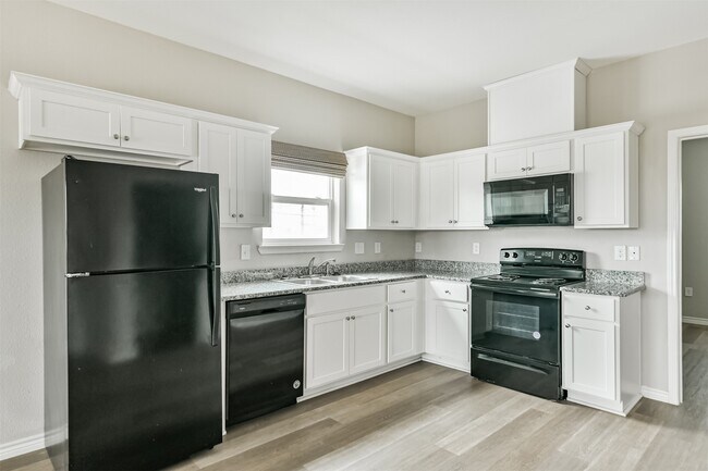 Building Photo - 4505 Bernardo De Galvez Ave