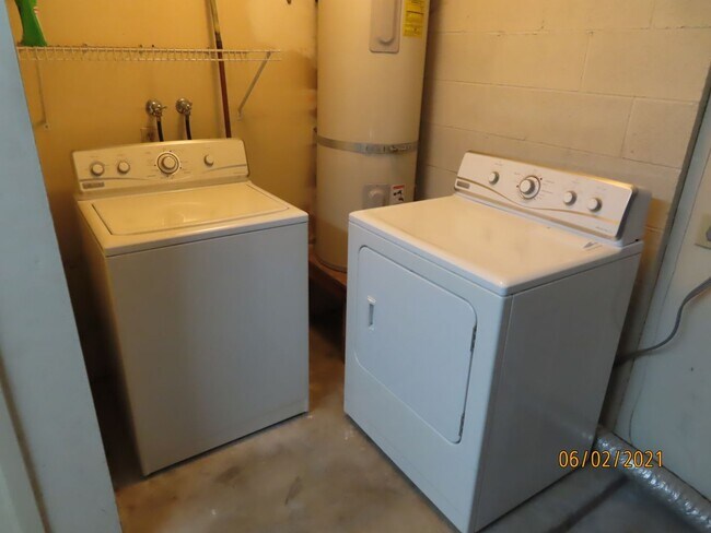 Building Photo - Two Bedroom Townhome in Linda Visa