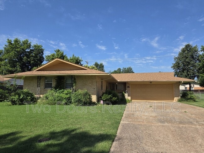 Building Photo - 3225 N Ridgewood Dr