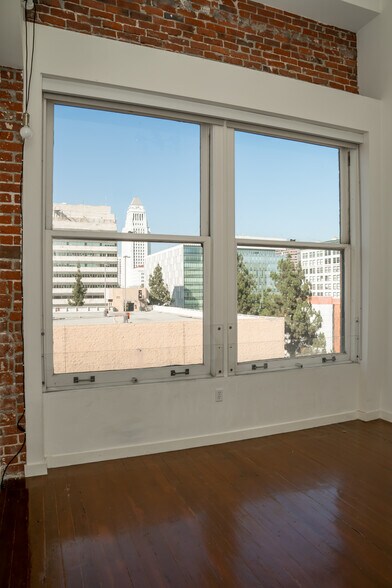 Building Photo - 257 S Spring St
