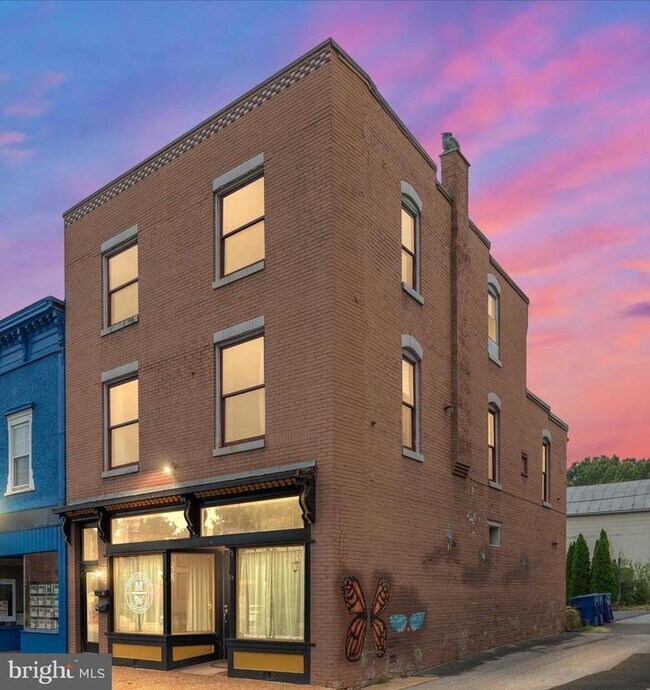 Building Photo - 401 E Main St
