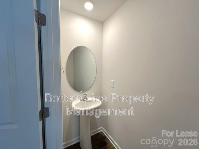 Building Photo - 1603 Blue Velvet Ln