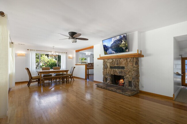 Building Photo - 228 N Pueblo Ave