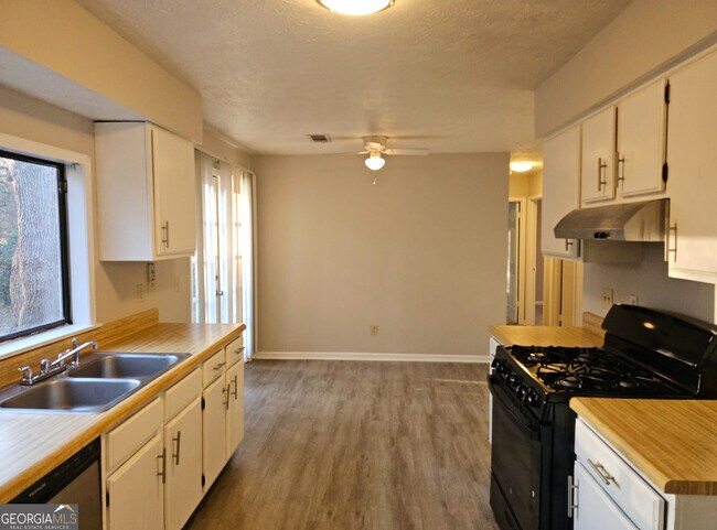 Building Photo - 8147 Flamingo Dr