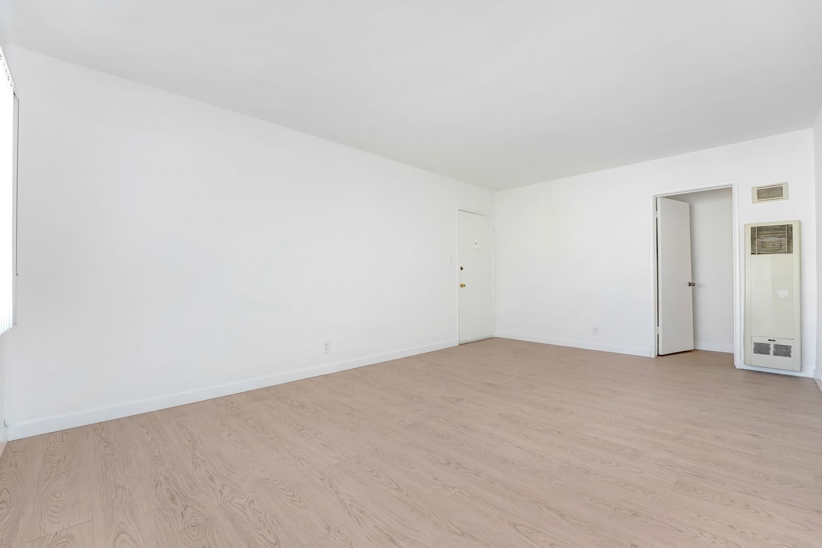 Building Photo - 10250-70 Palms