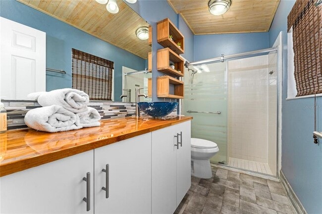 Building Photo - 8601 Cavendish Dr