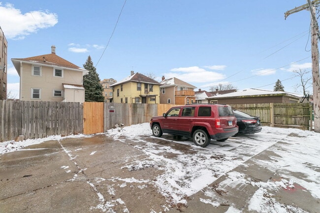 Building Photo - 1144 N Austin Blvd