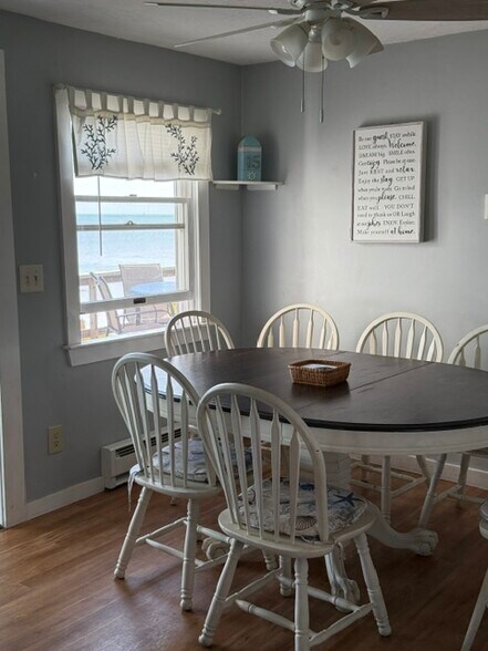 Dining area in kitchen - 5 Old Orchard Ln