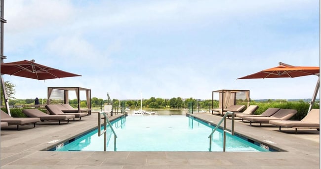 Building Photo - 1 Bed Plus Den 1 Bath! Pets Welcome! Pool!