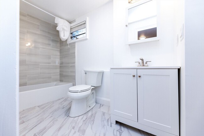 Building Photo - 5 Chauncy St