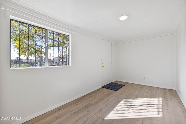 Building Photo - 11018 Sutter Ave