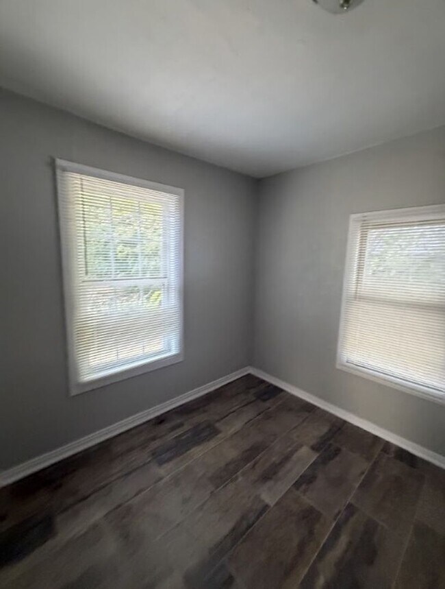 Building Photo - 5408 Como Dr