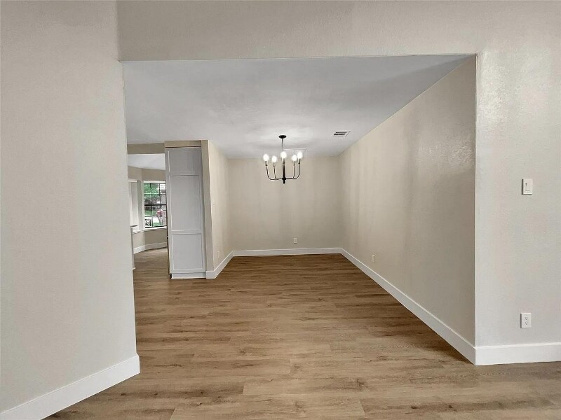 Building Photo - 811 Fawn Valley Dr