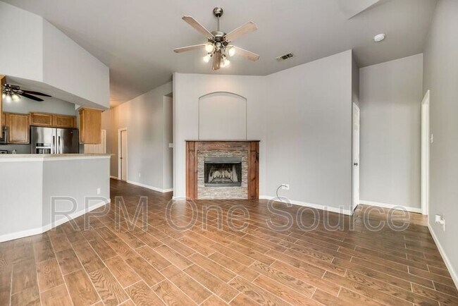 Building Photo - 300 Creekside Dr