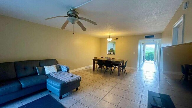 Building Photo - 4570 NW 18th Ave