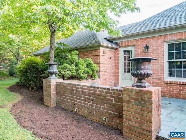 Building Photo - 107 Tally-Ho Dr