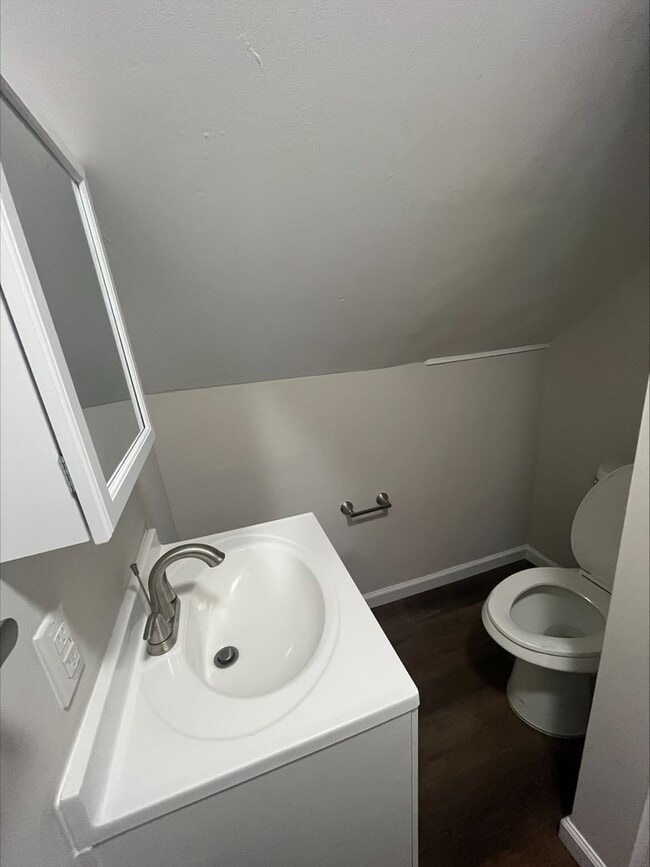 Building Photo - 4 Bedroom 2 Bathroom Home for Rent in East...