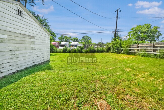 Building Photo - 1822 S Chester Ave