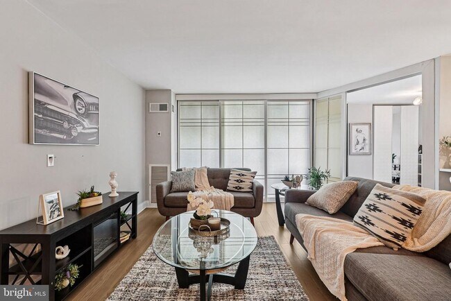 Building Photo - 4620 N Park Ave