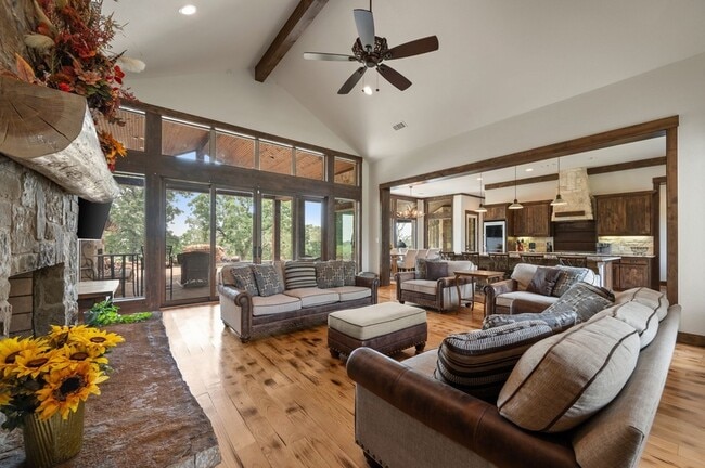 Building Photo - 248 Howard Rd