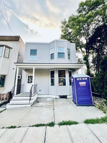 Building Photo - 1607 Kerrigan Ave