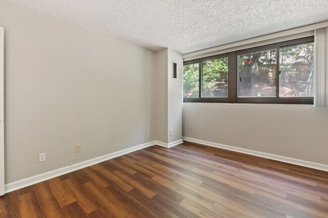 Building Photo - 5911 Edsall Rd