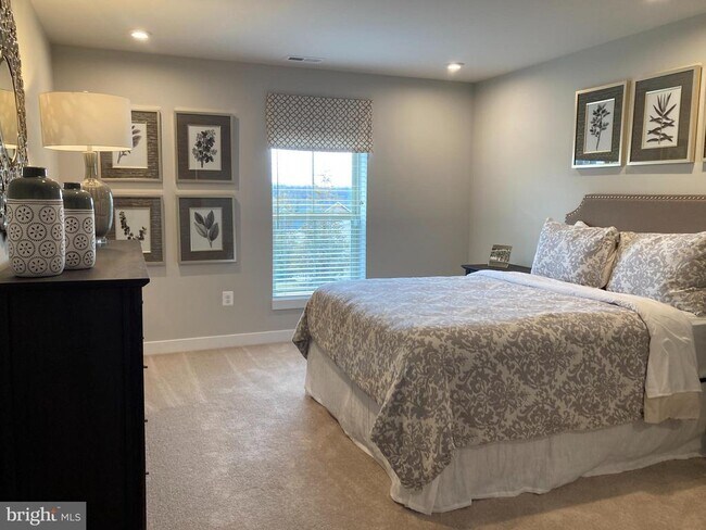 Building Photo - 7045 Eaglehead Dr
