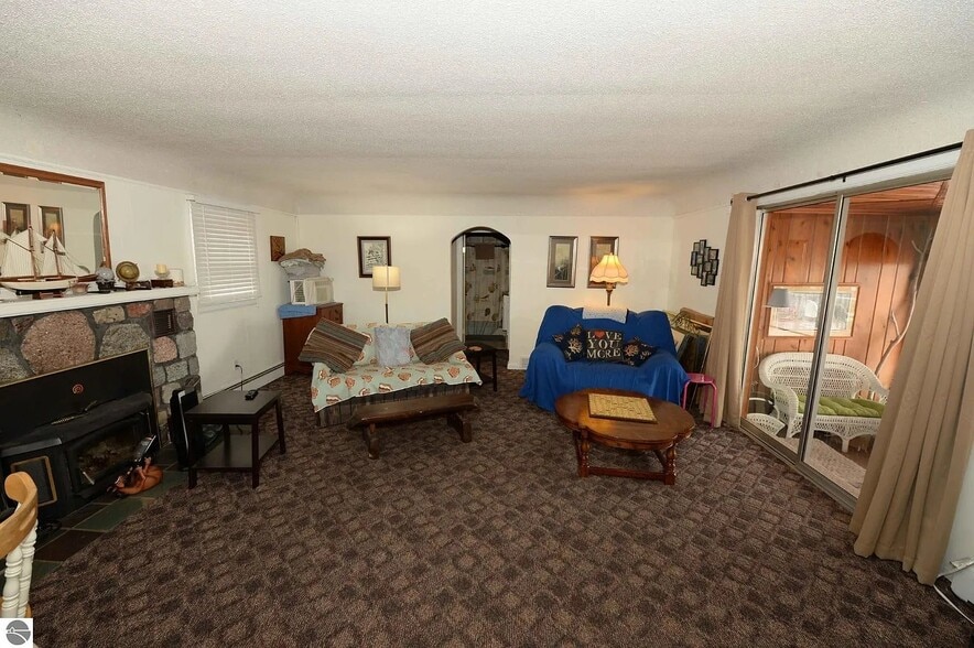 Building Photo - 5883 Lake Ln Dr