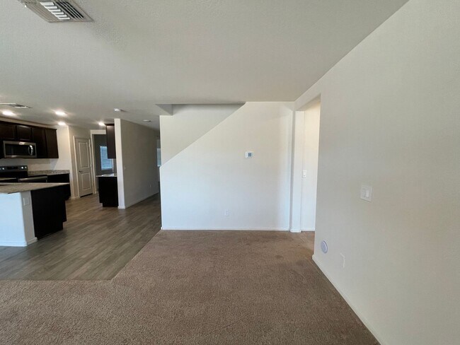 Building Photo - Spacious New-Build Family Home!