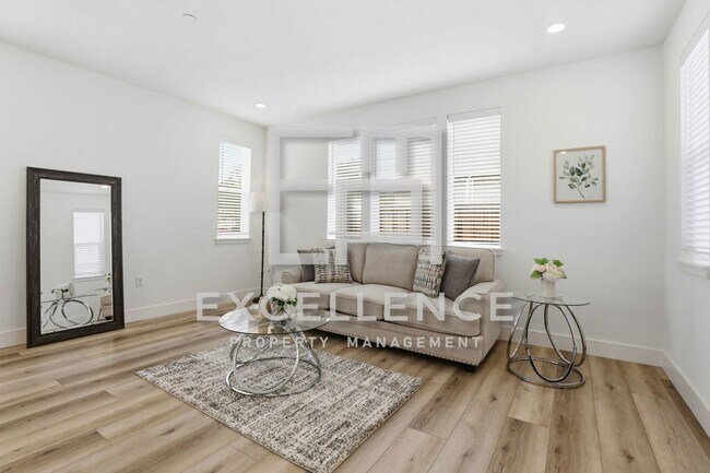 Building Photo - One Year New Home!  3/2.5 With Beautiful Updates Throughout Including Quartz Counters, Water Filt...