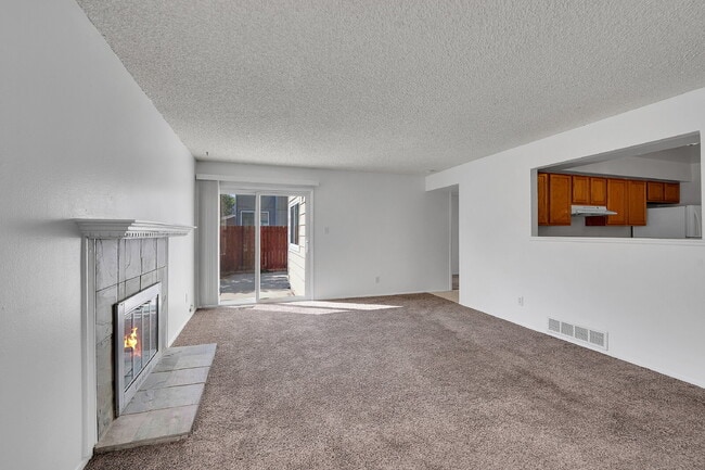 Building Photo - $2,200 - 3 Bed 3 Bath Home with 2 Primary ...