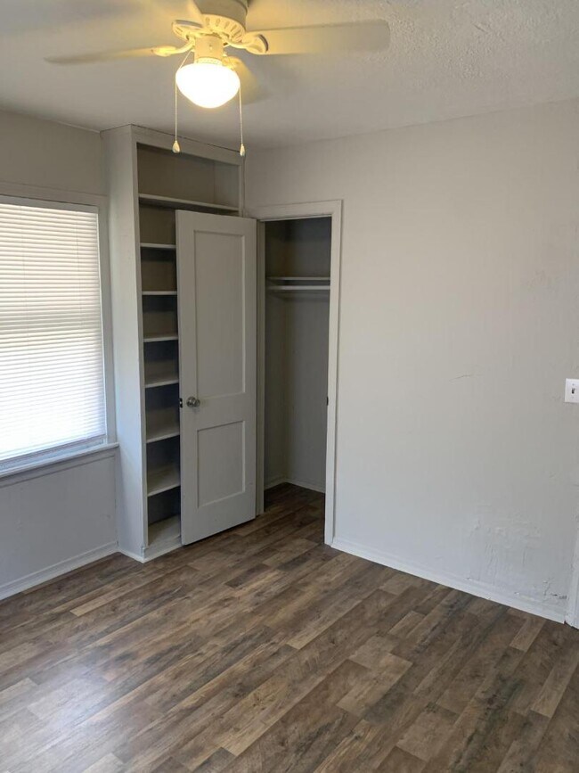 Building Photo - 405 E Rickenbacker Dr
