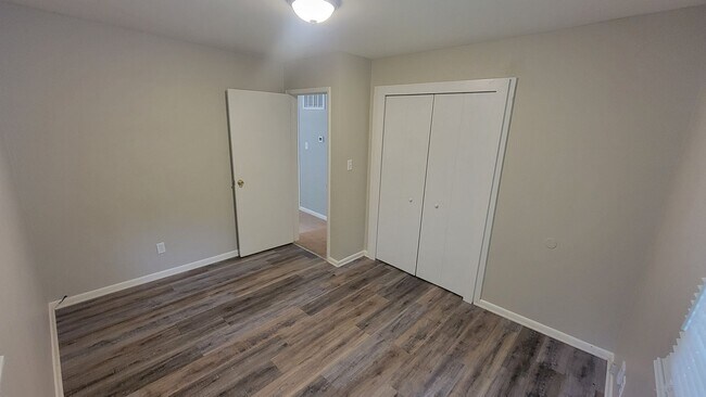 Building Photo - 10210 Browns Ct