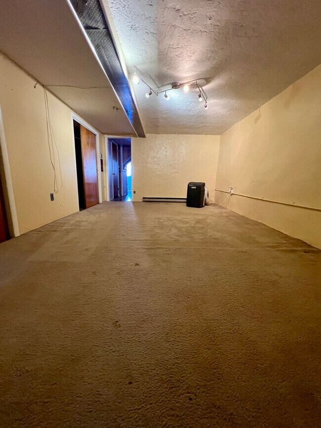 Building Photo - 3333 Chippendale St