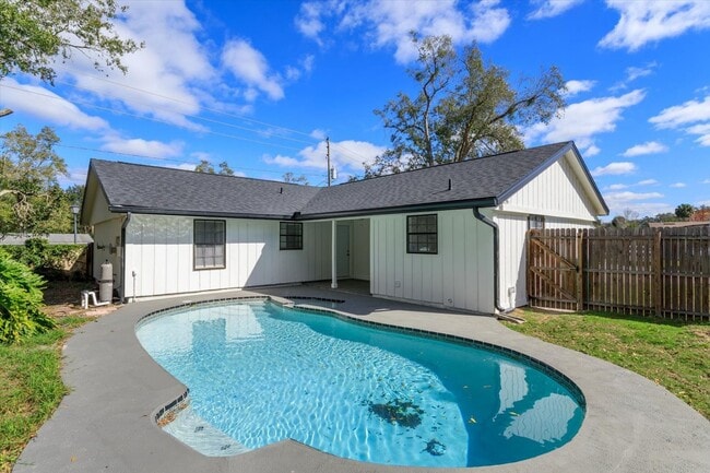 Building Photo - Chic 3-Bed Remodel with Pool in Elite School Zone