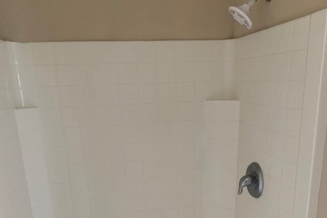 Building Photo - 1233 Damen St E