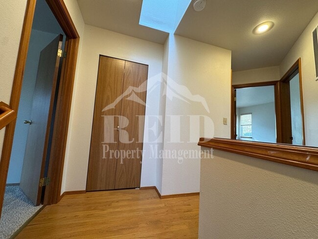 Building Photo - 979 NW Calypso Cir