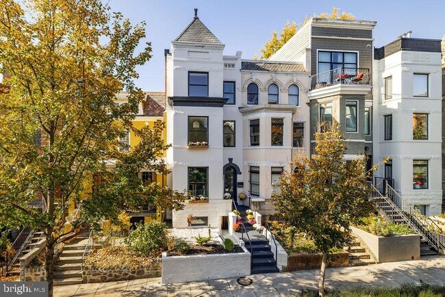 Building Photo - 2460 Ontario Rd NW