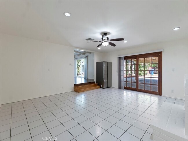 Building Photo - 10918 Reseda Blvd