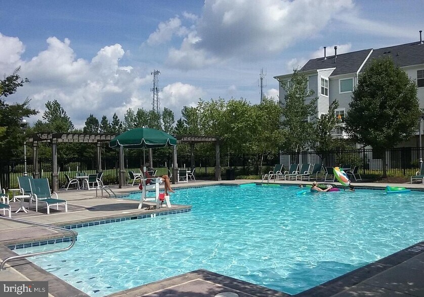 Building Photo - 700 Cattail Cv