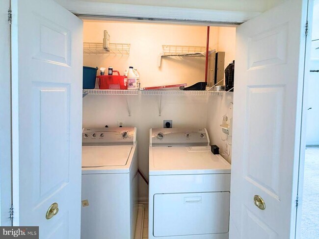 Building Photo - 2305 Village Crossing Rd