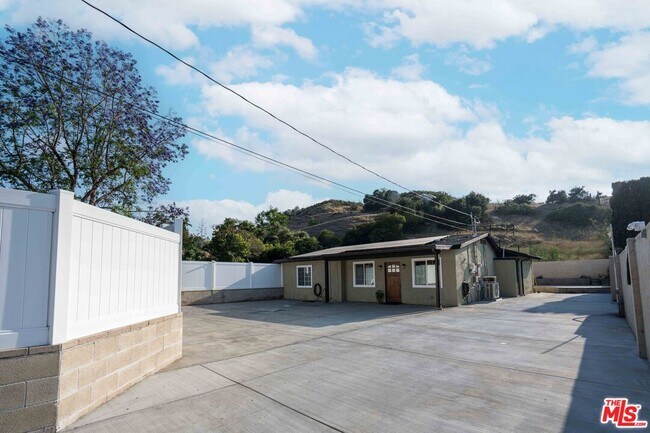Building Photo - 9701 Wheatland Ave