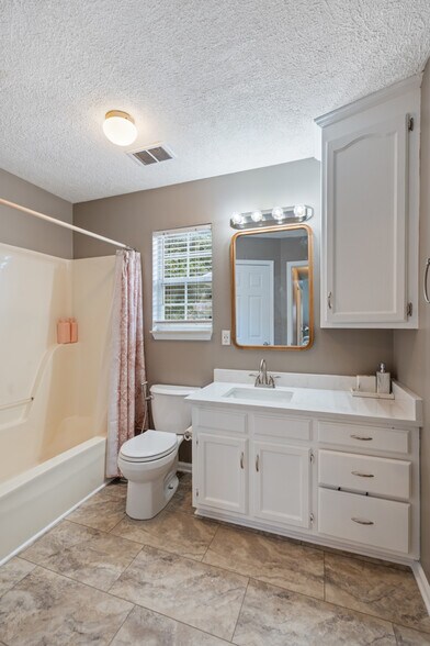 Building Photo - 5244 Village Trce