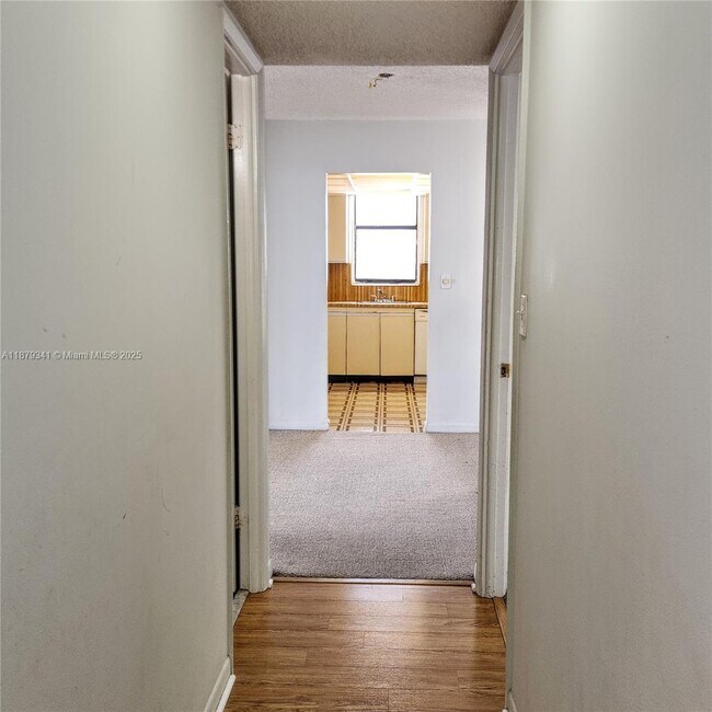 Building Photo - 18181 NE 31st Ct