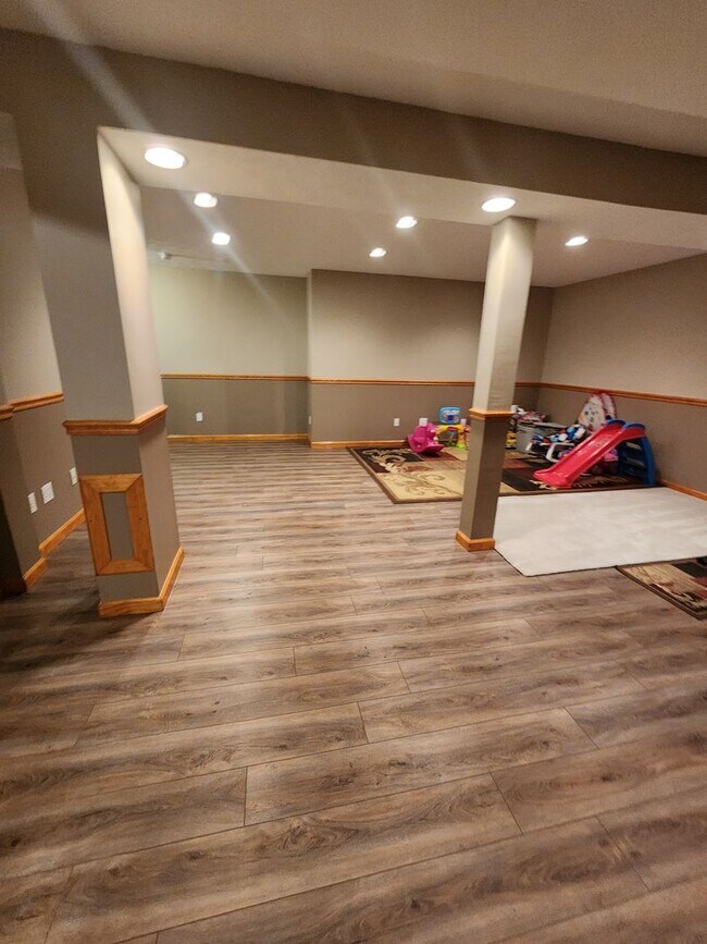 Building Photo - 3288 Beech Ln