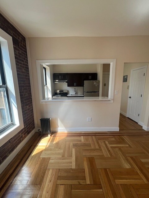 Building Photo - 371 95th St