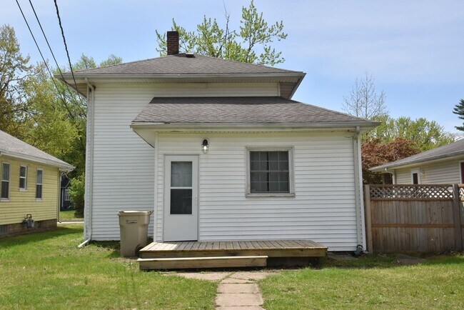 Building Photo - 1327 Corby Blvd