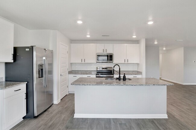 Building Photo - 2022 Built 4 Bed/2 Bath Smart-Home within ...