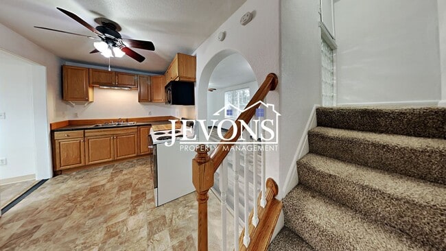 Building Photo - Two-story home in a walkable location, just minutes from Yakima Valley College, featuring long dr...