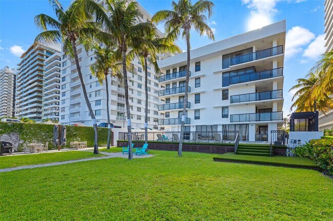 Building Photo - 5845 Collins Ave